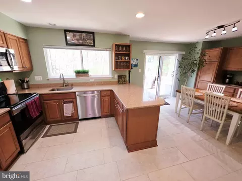 2032 Swans Neck Way, Reston, VA 20191 photo 3