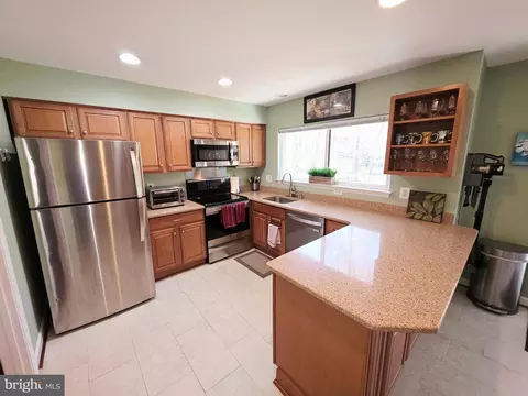 2032 Swans Neck Way, Reston, VA 20191 photo 2