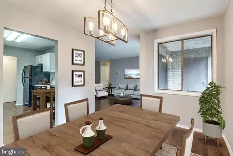 521 Florida Ave #T2, Herndon, VA 20170
