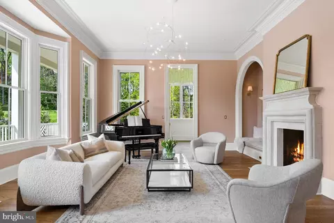 Living - 827 Turkey Run Rd, Mclean, VA 22101 photo 1 of 1