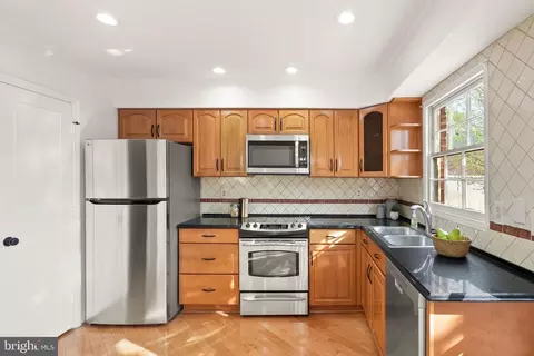 6026 Queenston St, Springfield, VA 22152 photo 13