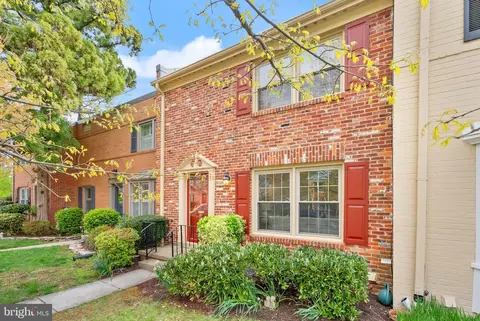 6026 Queenston St, Springfield, VA 22152