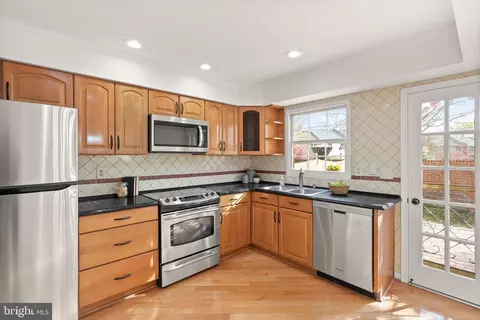 6026 Queenston St, Springfield, VA 22152 photo 17