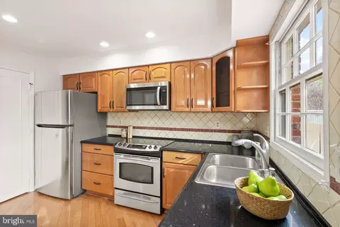 6026 Queenston St, Springfield, VA 22152 photo 15