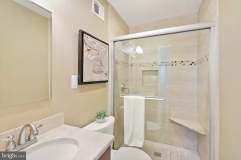 6026 Queenston St, Springfield, VA 22152 photo 25