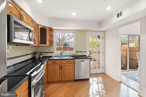 6026 Queenston St, Springfield, VA 22152 photo 16