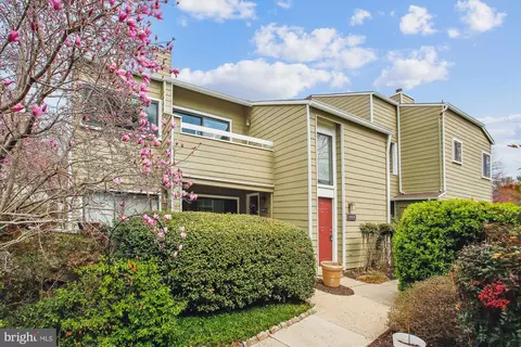 1925 B Villaridge Dr, Reston, VA 20191