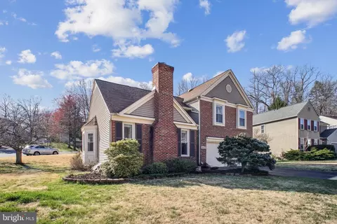 8613 Groveland Dr, Springfield, VA 22153