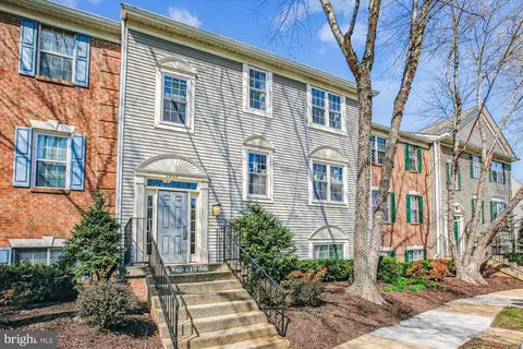 3902 Golf Tee Ct #302, Fairfax, VA 22033
