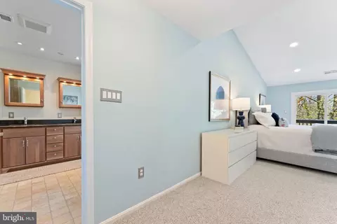 Entry Way - 1603 Aerie Ln, Mclean, VA 22101 photo 6 of 6