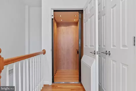 Entry Way - 1603 Aerie Ln, Mclean, VA 22101 photo 2 of 6