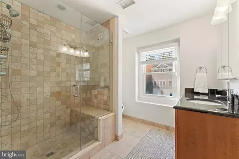 Bath - 1603 Aerie Ln, Mclean, VA 22101 photo 4 of 5