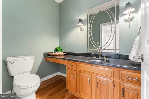 Bath - 1603 Aerie Ln, Mclean, VA 22101 photo 1 of 5