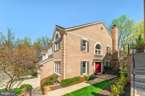 Exterior - 1603 Aerie Ln, Mclean, VA 22101 photo 4 of 7