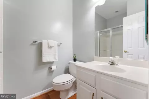 Bath - 1603 Aerie Ln, Mclean, VA 22101 photo 5 of 5