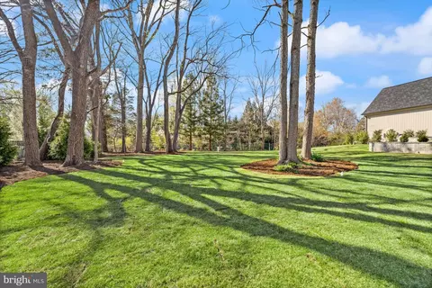 Exterior - 6913 Benjamin St, Mclean, VA 22101 photo 11 of 12
