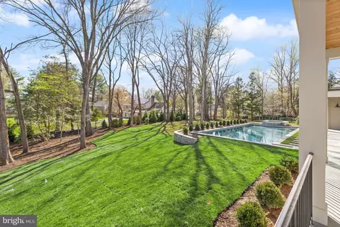 Exterior - 6913 Benjamin St, Mclean, VA 22101 photo 10 of 12