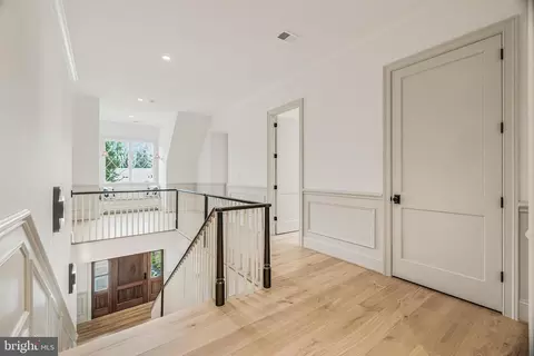 Entry Way - 6913 Benjamin St, Mclean, VA 22101 photo 7 of 10
