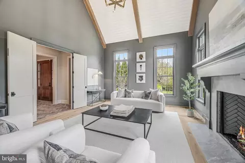 Living - 6913 Benjamin St, Mclean, VA 22101 photo 5 of 7