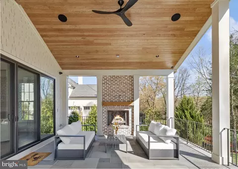 Exterior - 6913 Benjamin St, Mclean, VA 22101 photo 4 of 12