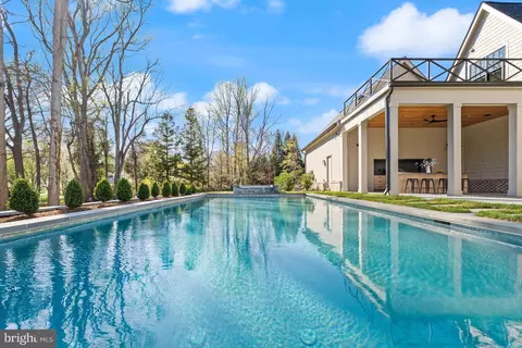 Exterior - 6913 Benjamin St, Mclean, VA 22101 photo 7 of 12