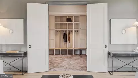 Entry Way - 6913 Benjamin St, Mclean, VA 22101 photo 4 of 10
