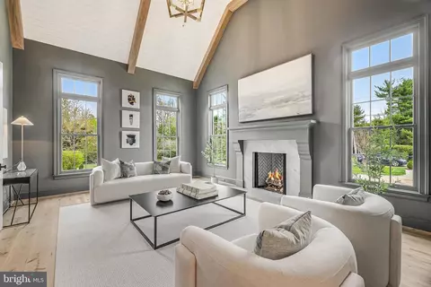 Living - 6913 Benjamin St, Mclean, VA 22101 photo 6 of 7