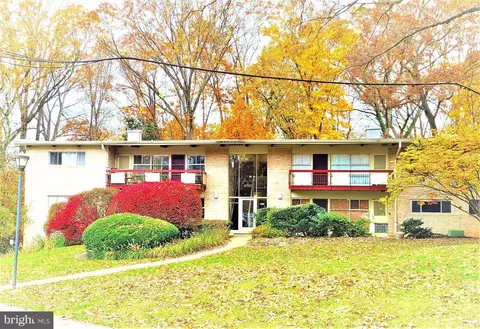 4325 Americana Dr #102, Annandale, VA 22003