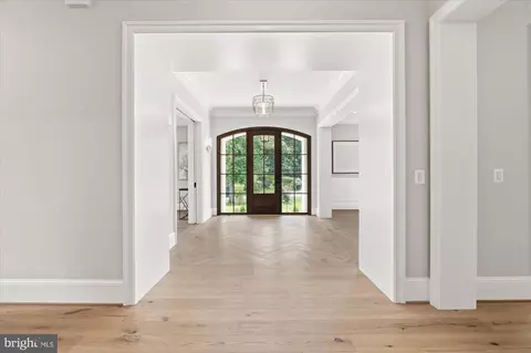 8912 Gallant Green Dr, Mclean, VA 22102 photo 7