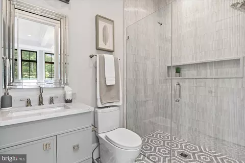 8912 Gallant Green Dr, Mclean, VA 22102 photo 18
