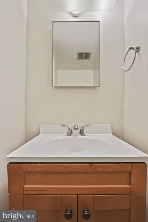 Bath - 2402 Cloudcroft Sq, Reston, VA 20191 photo 6 of 6