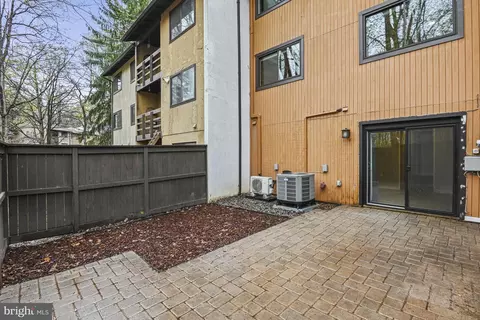 Exterior - 2402 Cloudcroft Sq, Reston, VA 20191 photo 3 of 6