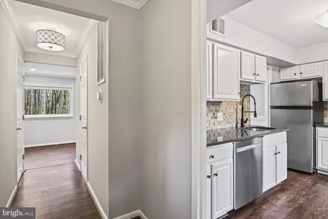 Entry Way - 2402 Cloudcroft Sq, Reston, VA 20191 photo 2 of 6
