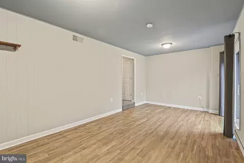 Living - 2402 Cloudcroft Sq, Reston, VA 20191 photo 4 of 4