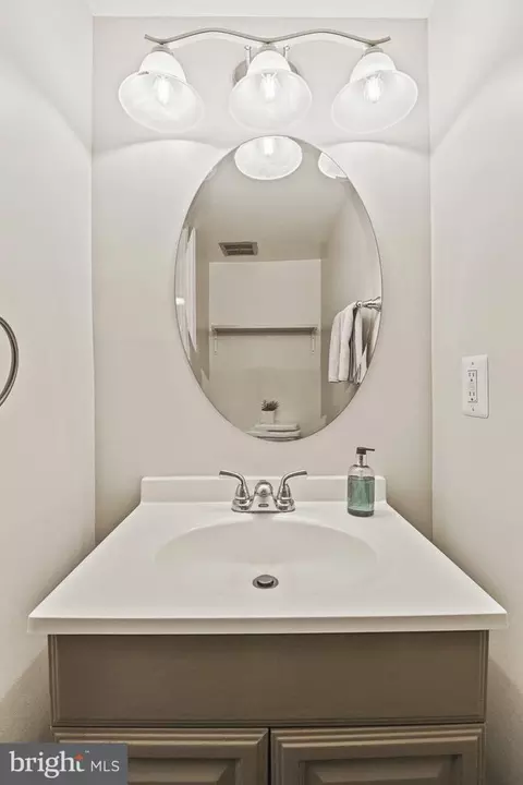 Bath - 2402 Cloudcroft Sq, Reston, VA 20191 photo 1 of 6