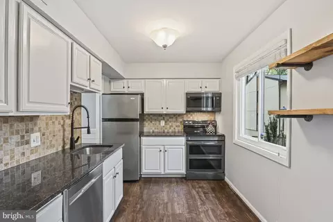 Kitchen - 2402 Cloudcroft Sq, Reston, VA 20191 photo 1 of 3