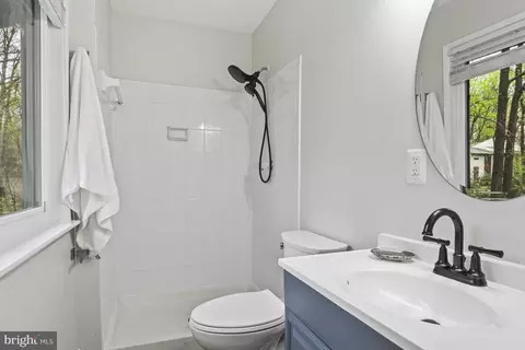 Bath - 2402 Cloudcroft Sq, Reston, VA 20191 photo 2 of 6