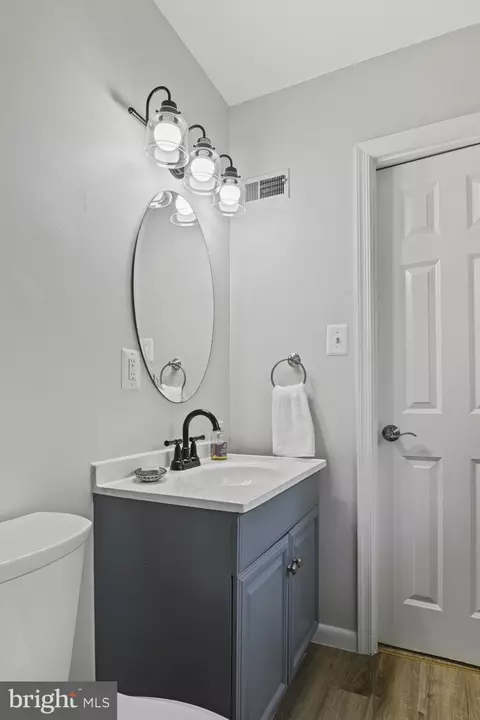 Bath - 2402 Cloudcroft Sq, Reston, VA 20191 photo 3 of 6