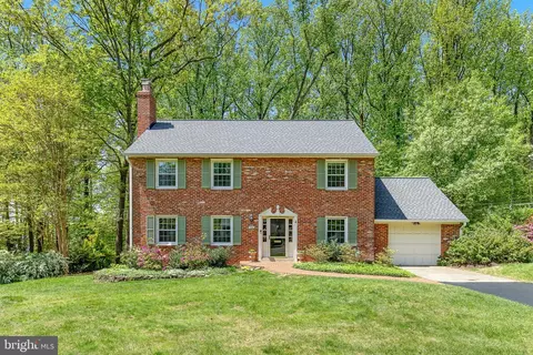 5100 Kingston Dr, Annandale, VA 22003