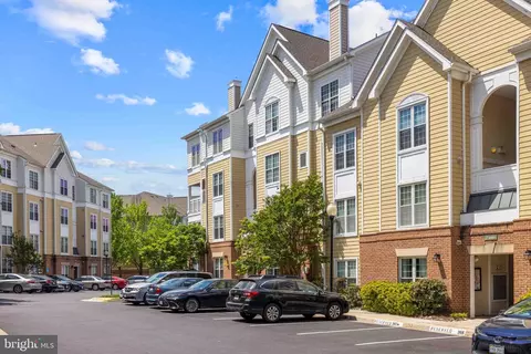 2102 Highcourt Ln #102, Herndon, VA 20170