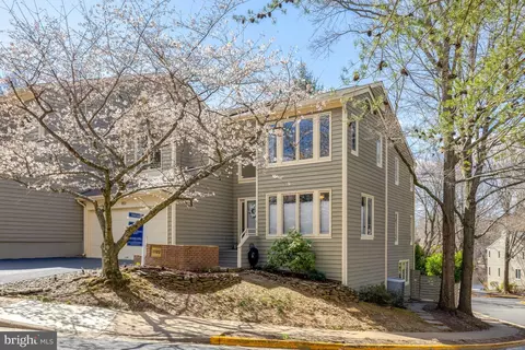 11122 Lakespray Way, Reston, VA 20191
