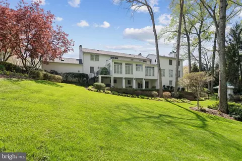 Exterior - 932 Woburn Ct, Mclean, VA 22102 photo 12 of 25
