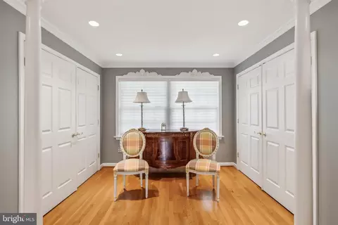 Entry Way - 932 Woburn Ct, Mclean, VA 22102 photo 7 of 12