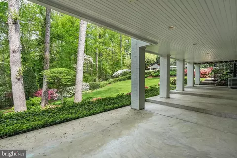 Exterior - 932 Woburn Ct, Mclean, VA 22102 photo 19 of 25