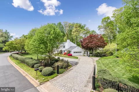 Exterior - 932 Woburn Ct, Mclean, VA 22102 photo 14 of 25