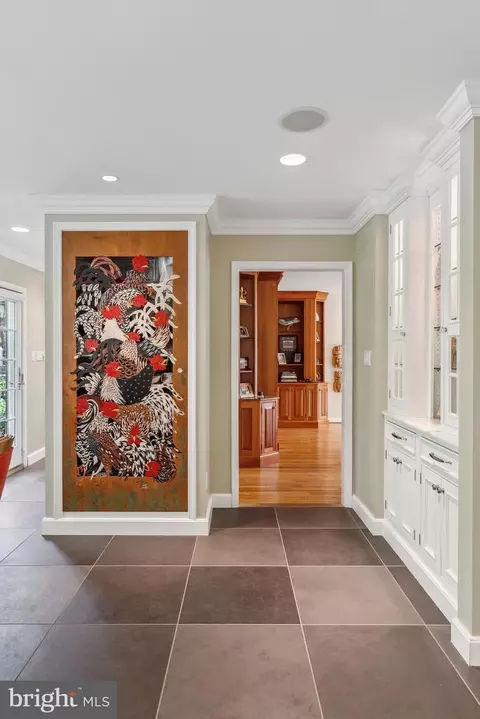 Entry Way - 932 Woburn Ct, Mclean, VA 22102 photo 4 of 12
