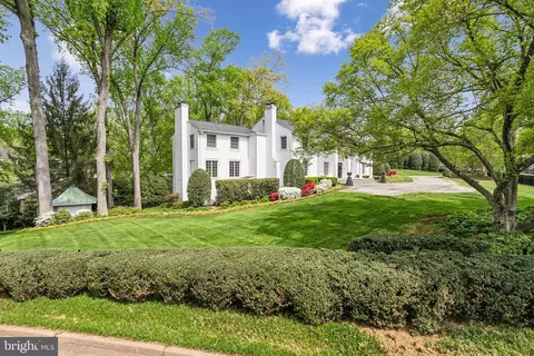 Exterior - 932 Woburn Ct, Mclean, VA 22102 photo 15 of 25