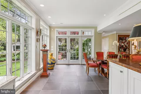 Entry Way - 932 Woburn Ct, Mclean, VA 22102 photo 2 of 12