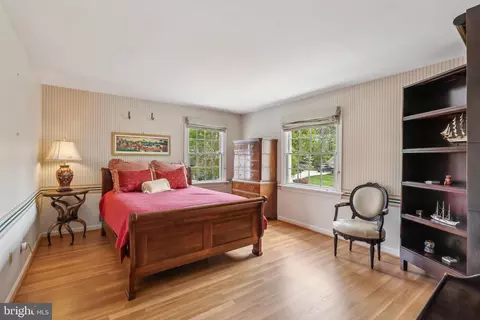Bedroom - 932 Woburn Ct, Mclean, VA 22102 photo 5 of 8