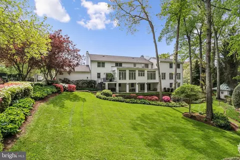Exterior - 932 Woburn Ct, Mclean, VA 22102 photo 17 of 25